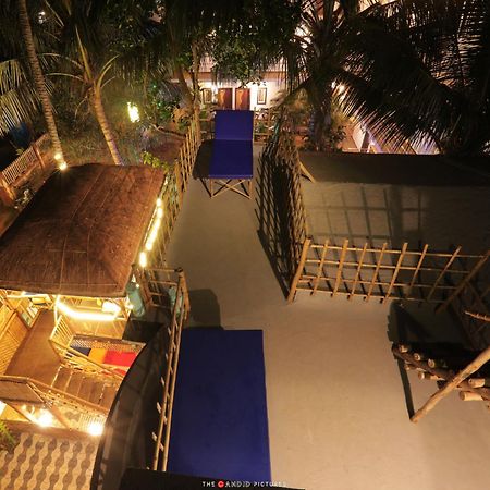 Tropical Wave Hostel Morjim Goa Exterior foto