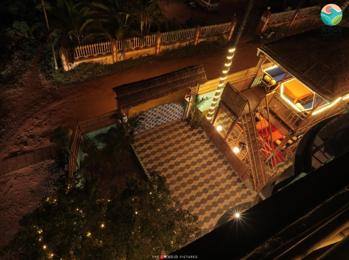Tropical Wave Hostel Morjim Goa Exterior foto