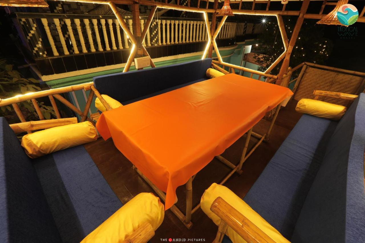 Tropical Wave Hostel Morjim Goa Exterior foto