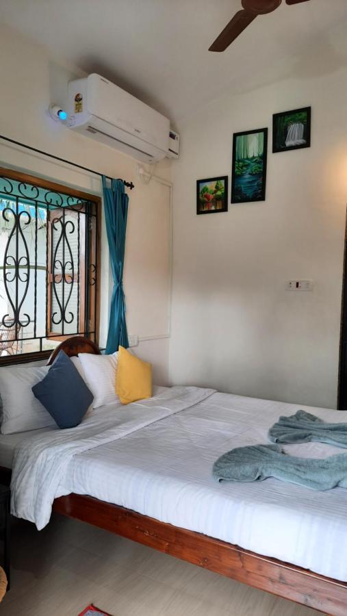 Tropical Wave Hostel Morjim Goa Exterior foto
